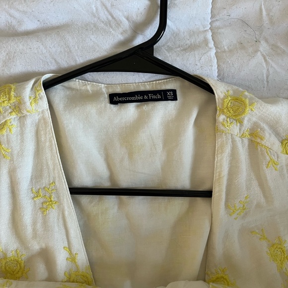 Yellow and white Abercrombie blouse - Picture 2 of 2